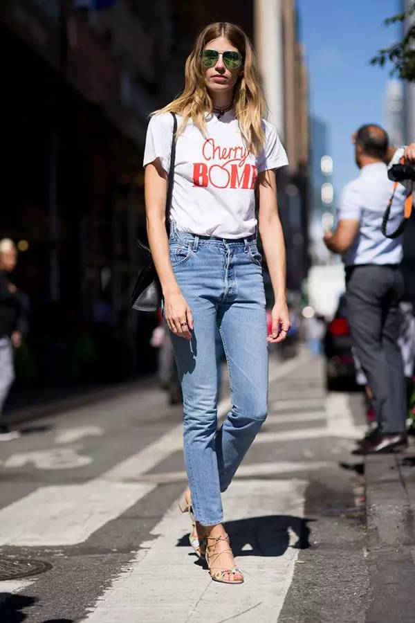 的"态度",保留了基本款最百搭的特质,slogan tee在搭配之路上所向披靡