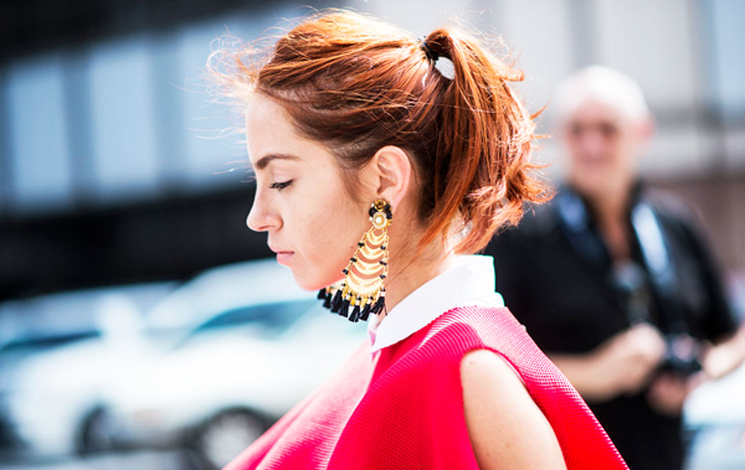 流苏耳环和波西米亚长裙是黄金搭配.