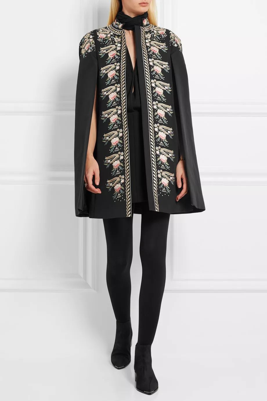 穿搭| 连裤袜不时髦?是你没搭对