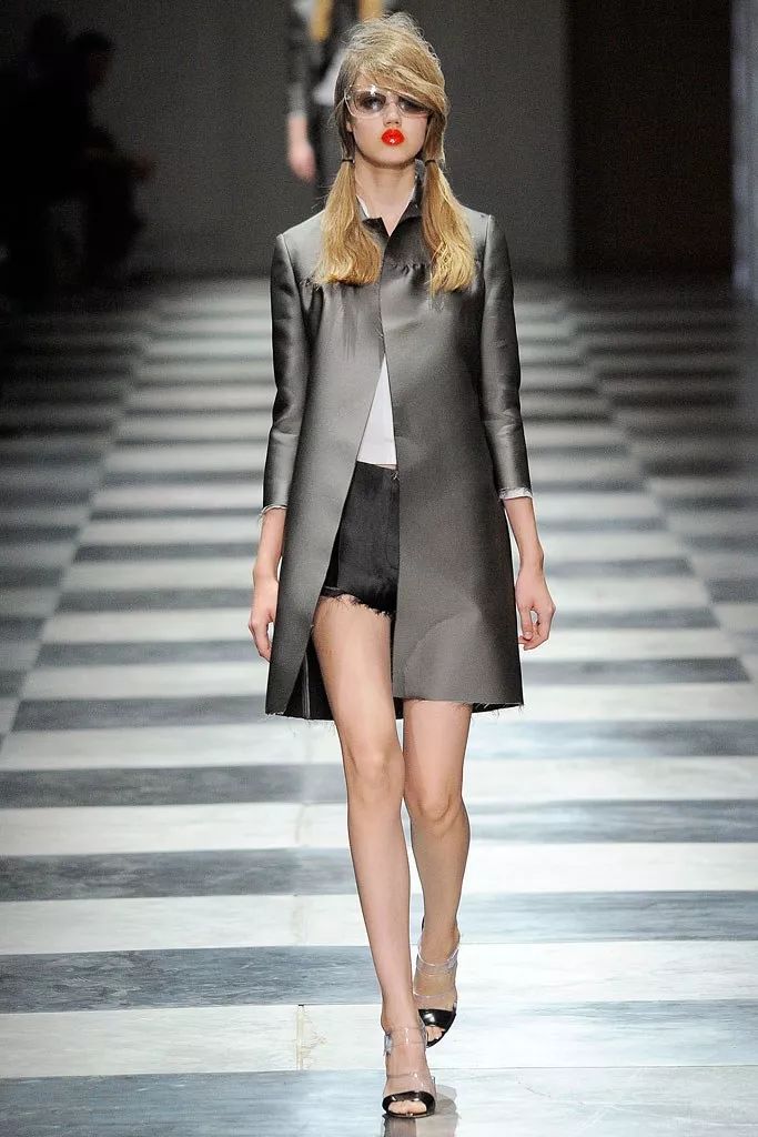 明星| 那个去做了服务员的超模 又回来了